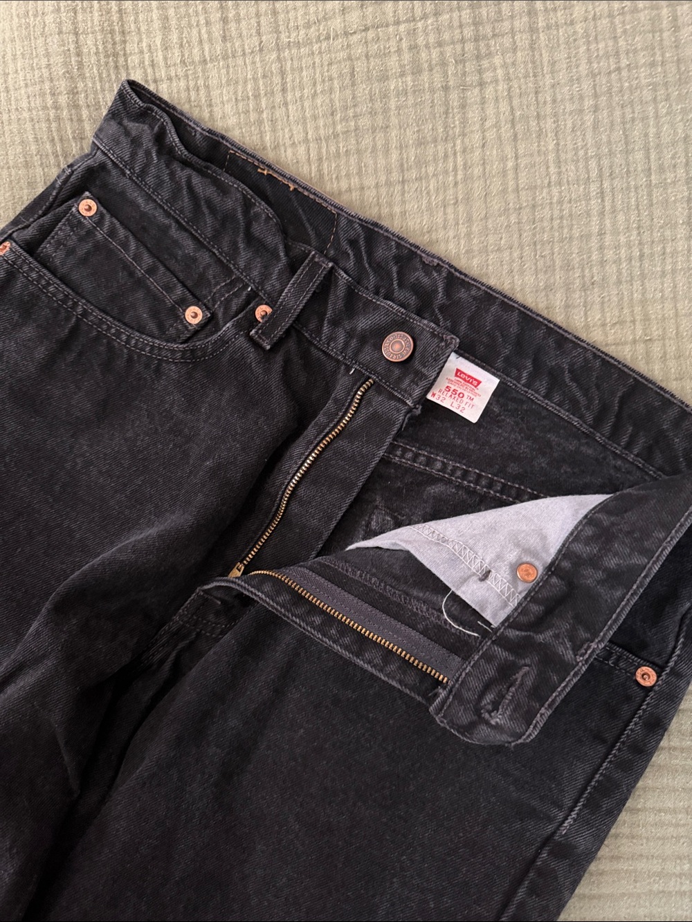 Levi's Women's Black Straight Leg Jeans - Picture 2 of 2